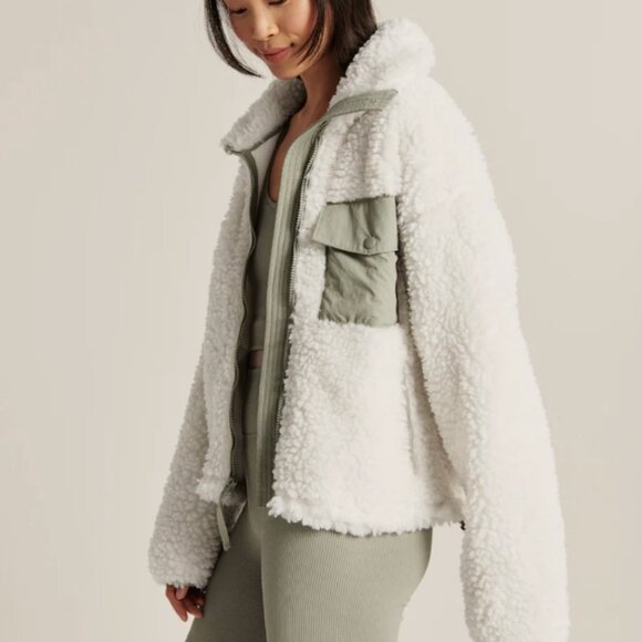 🤍🌿 Abercrombie& Fitch Full-Zip Utility White Sherpa Jacket Size M 🤍🌿 - Picture 14 of 16